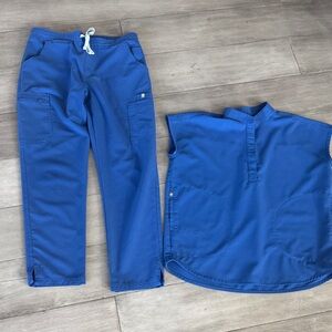 Figs scrub set. Top -XS rafella. Bottoms small petite- yolo skinny